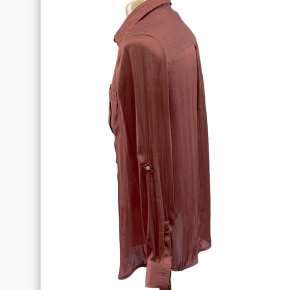 Banana Republic silky blouse - Picture 2 of 5